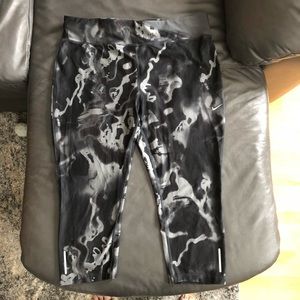 Nike Dri Fit Gray Camo Printed Crop Legging